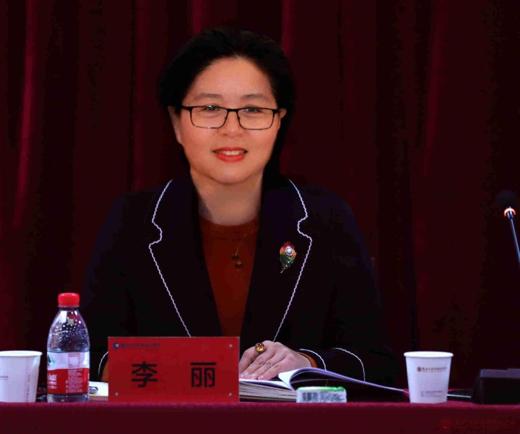 在报告中,姚校长从统一思想,深刻认识审核评估的重大意义;加强学习